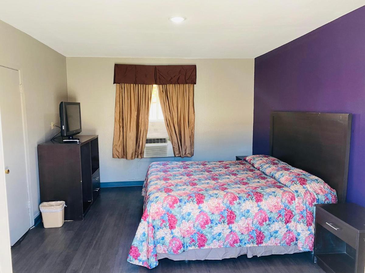 Deluxe Inn Боузър Сити Екстериор снимка
